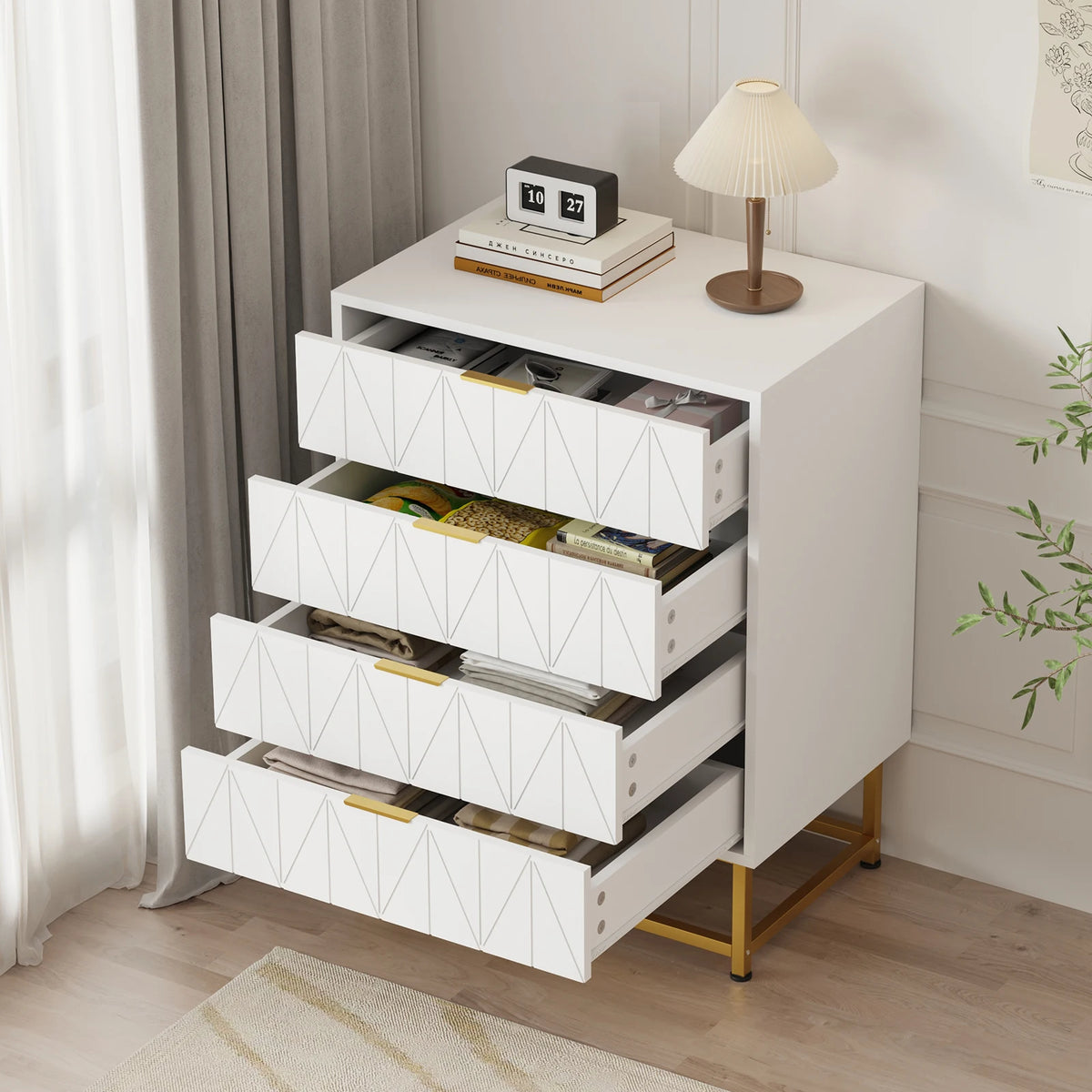Aube — Commode à quatre tiroirs — vue du modèle 1